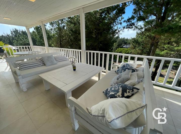 Casa · 240m² · 5 Ambientes · 3 Cocheras
