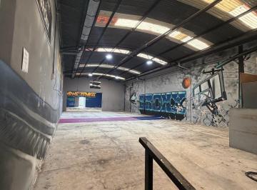Bodega-Galpón · 450m² · Galpón en Alquiler - Flores
