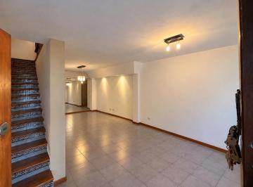 Casa · 98m² · 5 Ambientes · 2 Cocheras · Casa en San Isidro