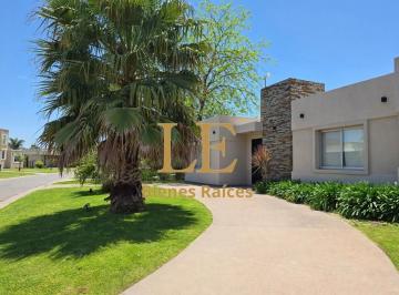 Casa · 210m² · 5 Ambientes · 4 Cocheras · Venta Casa San Matías Lote Interno, Escobar