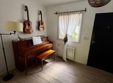 Casa de 5 ambientes, San Isidro · P. H. en Venta, La Calabria, San Isidro. 3 Dorm., Entrada Independiente, Jardín, Pileta