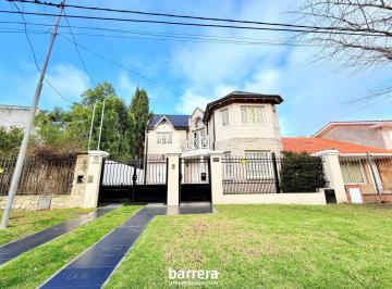 Casa · 230m² · 4 Ambientes · 3 Cocheras · Importante Chalet 5 Amb a m del Parque Primavesi - Impecable Estado