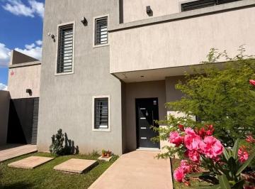 Casa de 4 ambientes, Ezeiza · Casa en Venta 5 Ambientes en Ezeiza