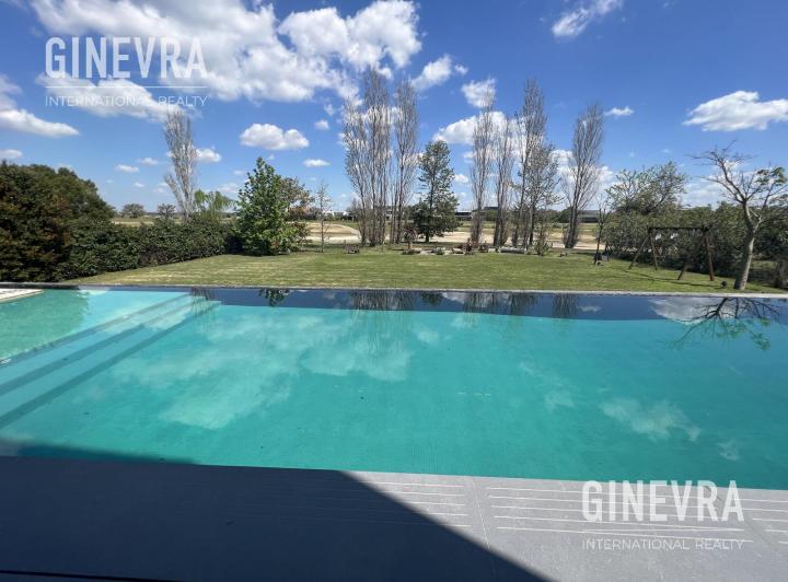 Casa · 550m² · 7 Ambientes · 3 Cocheras