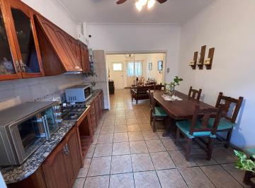 Casa · 102m² · 6 Ambientes · PH de 3 Dorm. en Venta. Tolosa