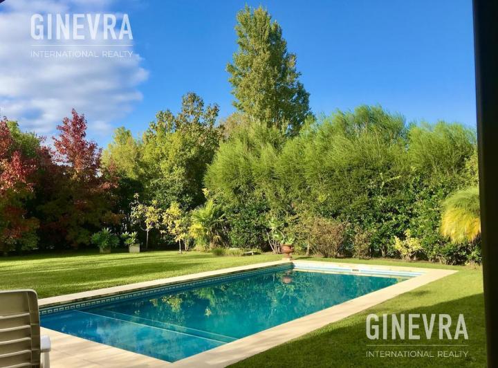 Casa · 400m² · 6 Ambientes · 3 Cocheras