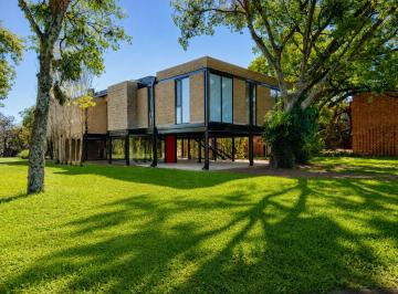 Casa de 5 ambientes, Resistencia · Barrio La Ribera: Espectacular Casa Totalmente Equipada y de Alto Nivel Constructivo