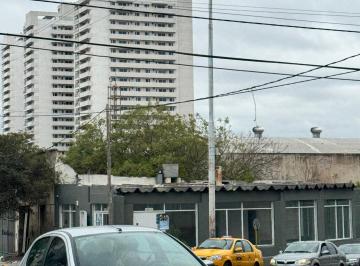 Local comercial en Alquiler de 2 ambientes General Paz · Local Esquina en Alquiler 150 m² 2 Baños General Paz