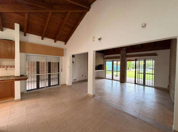 Casa · 90m² · 3 Ambientes · 2 Cocheras