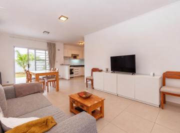 Casa · 75m² · 3 Ambientes · 2 Cocheras · Casa en Venta en La Plata