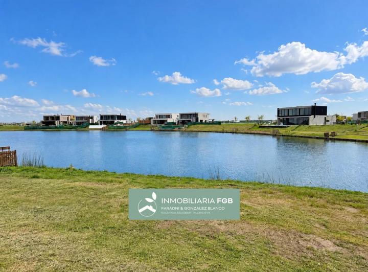 Terreno · 908m²
