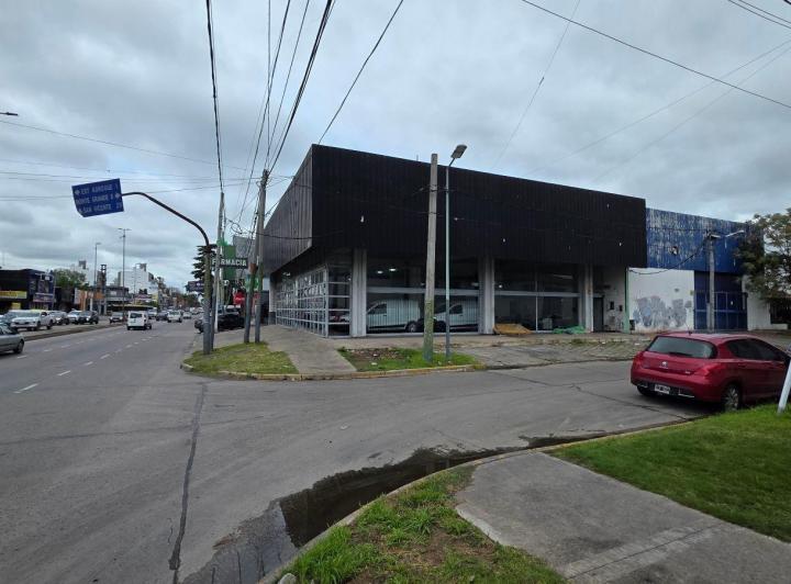 Local comercial · 552m² · 2 Ambientes