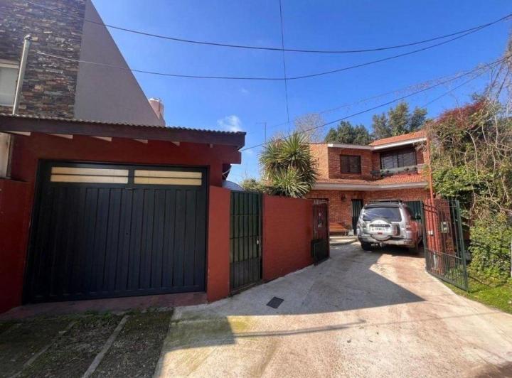 Casa · 200m² · 5 Ambientes · 1 Cochera
