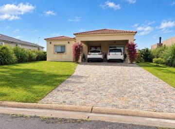 Casa de 4 ambientes, Ezeiza · Casa en Venta en San Felipe de Canning! Vista Al Pulmon Verde! 3 Dorm., Piscina y Parquizacion