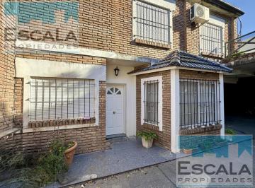Depósito · 250m² · 4 Ambientes · 1 Cochera · Casa de 2 Dorm. con Galpon en Alquiler - Barrio Industrial