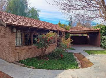 Casa · 300m² · 9 Ambientes · 4 Cocheras · Alquiler Casa en Lujan de Cuyo Barrio Huerto del Sol Chacras de Coria