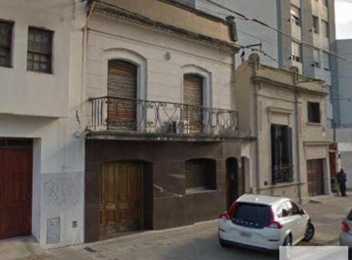 Casa · 226m² · 6 Ambientes · 1 Cochera