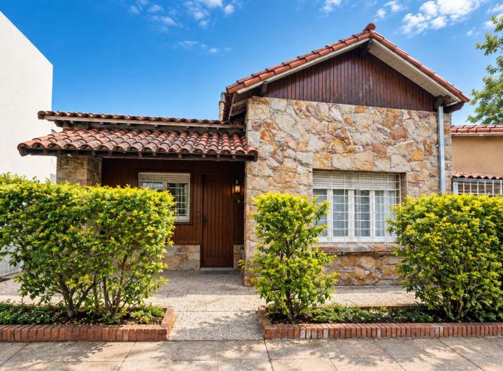 Casa · 90m² · 3 Ambientes · 1 Cochera
