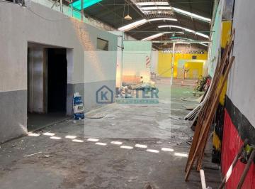 Bodega-Galpón · 550m² · 4 Ambientes · Local en Zona Norte