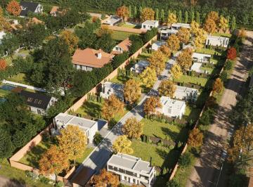 Casa · 300m² · 4 Ambientes · 2 Cocheras · Lote en Venta en Leloir