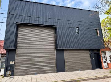 Bodega-Galpón · 370m² · Galpón con Departamento 2 Amb a Estrenar de 307 m²