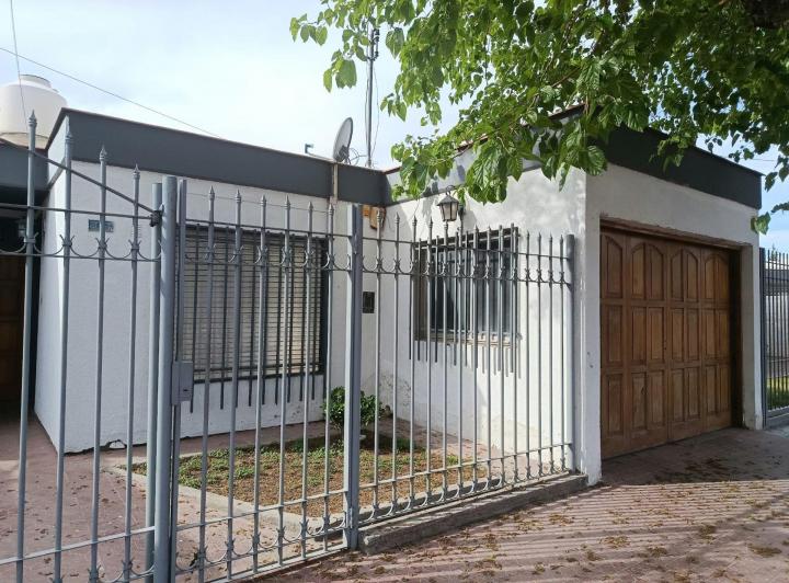 Casa · 79m² · 4 Ambientes · 1 Cochera