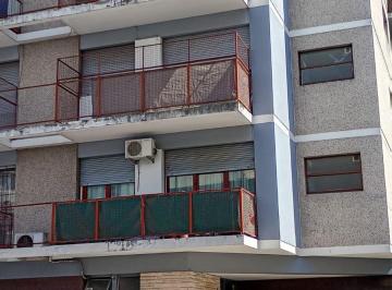 Departamento de 2 ambientes, Villa Urquiza · Amplio 2 Ambi Al Frente C/balcón Corrido, Cocina Indep y Balcón Corrido. Opción Espacio Guardacoche