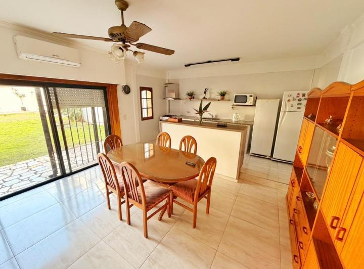 Casa · 220m² · 4 Ambientes · 2 Cocheras