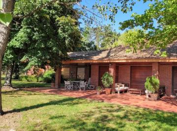 Quinta vacacional · 700m² · 14 Ambientes · 6 Cocheras · Gran Casas Quintas en Loma Verde S/lote de 7,2ha en Venta