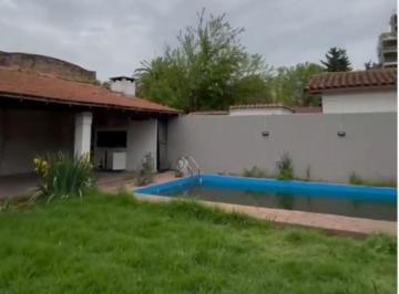 Casa · 130m² · 4 Ambientes · Alquiler! Chalet Colonial 4 Ambientes