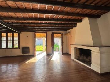 Casa · 130m² · 4 Ambientes · Alquiler! Chalet Colonial 4 Ambientes