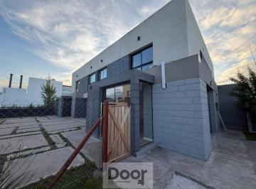 Casa · 90m² · 3 Ambientes · 1 Cochera · Casa en Barrio El Quimilar Duplex de 2 Dorm., Parrilla Cochera y Jardin