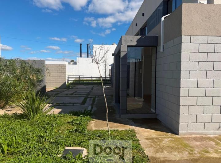 Casa · 90m² · 3 Ambientes · 1 Cochera