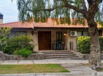 Casa de 5 ambientes, Ciudad de Mendoza · Se Vende Hermosa Casa de 4 Dorm. en Barrio Dalvian!