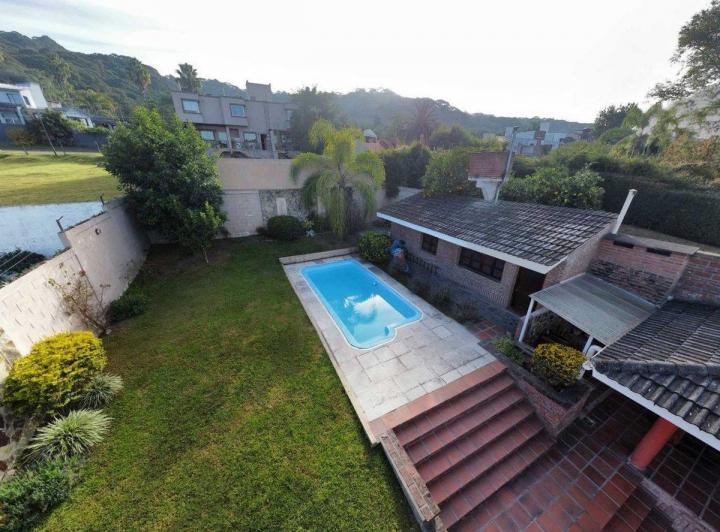 Casa · 250m² · 6 Ambientes · 1 Cochera