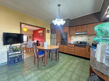 PH · 80m² · 3 Ambientes · Venta de Excelente PH en Planta Alta Bernal Oeste