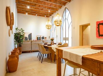 Casa · 131m² · 6 Ambientes · Casa de Pasillo de 3 Dorm. con Jardín y Pileta en Zona Río