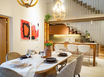 Casa · 131m² · 6 Ambientes · Casa de Pasillo de 3 Dorm. con Jardín y Pileta en Zona Río