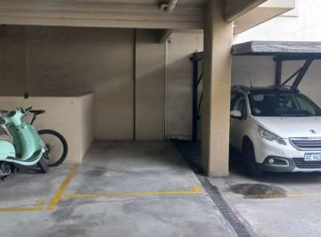 Garage , Monte Castro · Cochera Cubierta en Zona Comercial