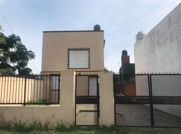 Casa · 78m² · 4 Ambientes · 2 Cocheras · Casa 2 Dorm. Gonnet 488 E 7 Bis y 8 Bis Villa Castells