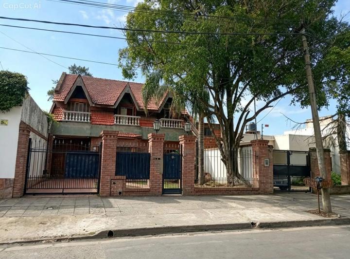 Casa · 200m² · 6 Ambientes · 1 Cochera
