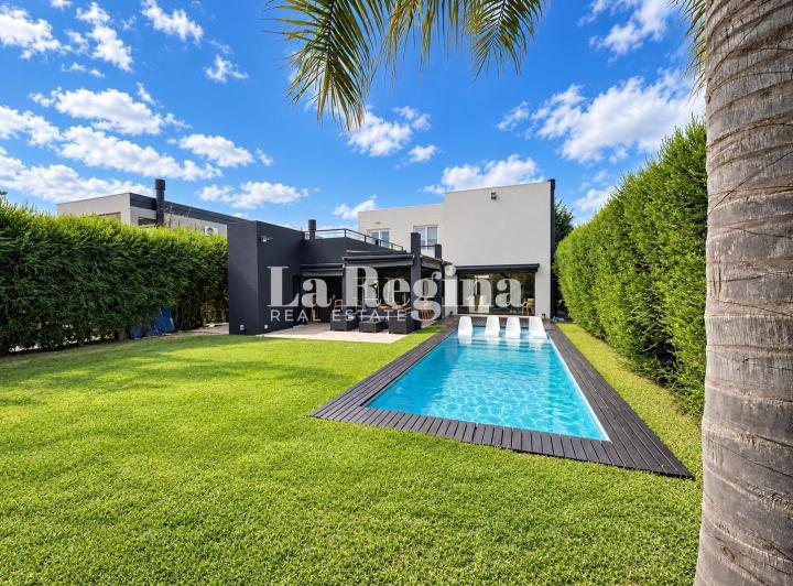 Casa · 230m² · 5 Ambientes · 5 Cocheras
