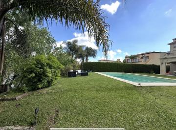Casa · 290m² · 6 Ambientes · 5 Cocheras · Casa en San Marco en Alquiler Temporal