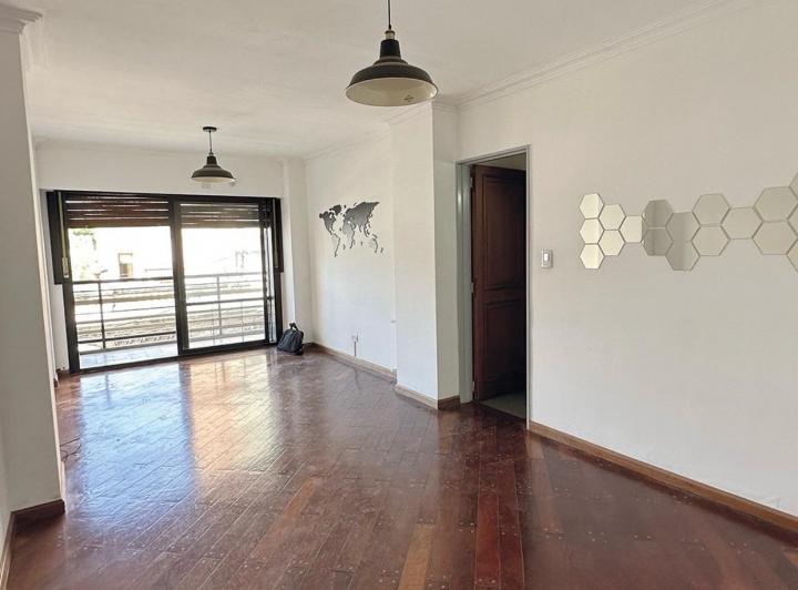 Departamento · 76m² · 6 Ambientes · 1 Cochera