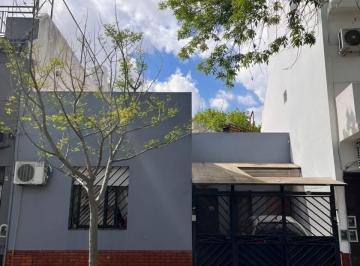 Casa · 145m² · 6 Ambientes · 1 Cochera · Venta de 2 Casas en Block de 4 y 2 Ambientes con Cochera, Patio, Parrilla y Terr