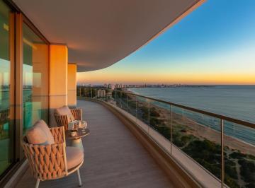 Departamento · 250m² · 4 Ambientes · Fendi Chateu Residenses, Exclusivo Departamento con Vista Al Mar, Playa Mansa, Punta del Este.