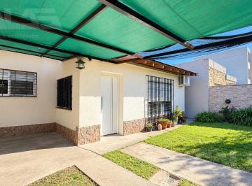 Casa · 79m² · 4 Ambientes · 1 Cochera · Casa | 4 Ambientes | Jardín | 3 Dorm. | Galería | Castelar Sur
