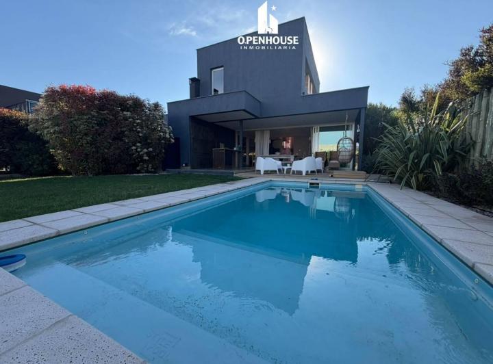 Casa · 280m² · 3 Dormitorios · 2 Cocheras