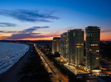 Departamento · 190m² · 4 Ambientes · Fendi Chateu Residenses, Exclusivo Departamento con Vista Al Mar, Playa Mansa, Punta del Este.