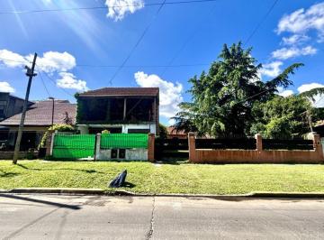 Casa de 5 ambientes, Lomas de Zamora · Dos Casas en un Mismo Lote – Ideal Para Dos Familias o Inversión